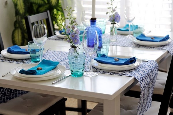 Réglage de la table de fête: comment organiser magnifiquement une table à la maison - photo