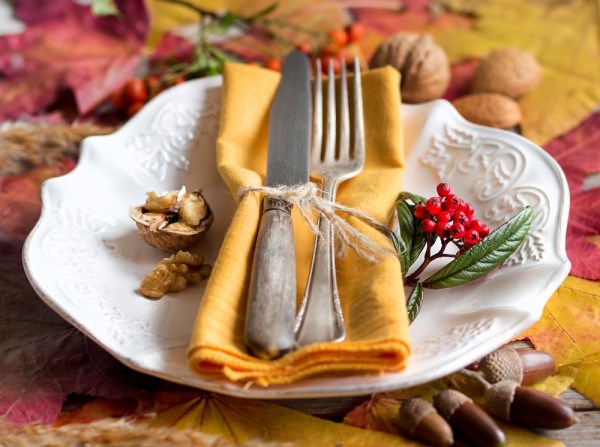 Réglage de la table de fête: comment organiser magnifiquement une table à la maison - photo