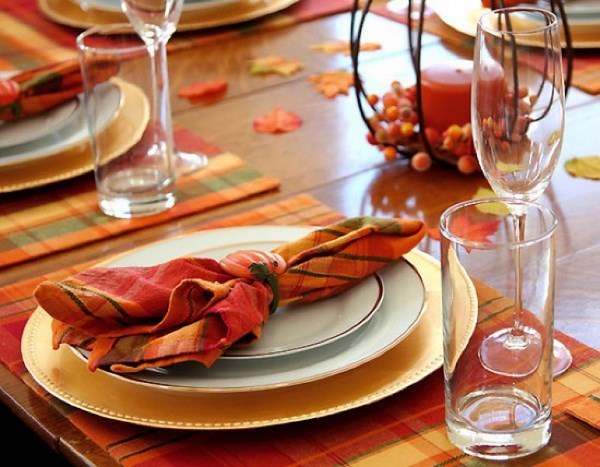 Réglage de la table de fête: comment organiser magnifiquement une table à la maison - photo