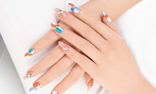 Manicure na ostre paznokcie 2024-2025: zdjęcia, pomysły, nowe przedmioty