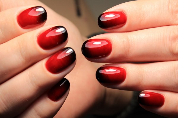 Manicure merah yang indah 2024-2025 - gambar, idea-idea manicure merah