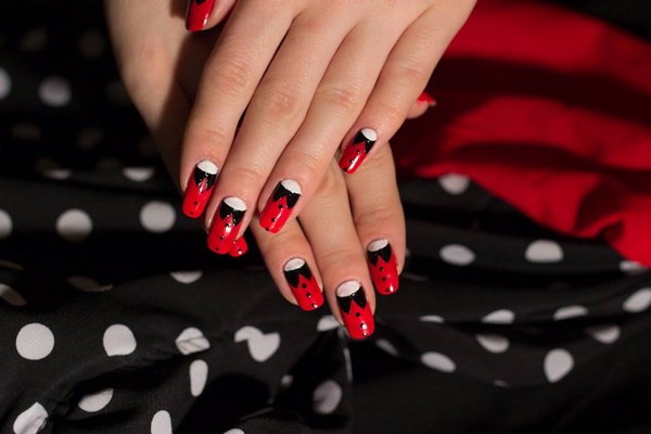 Manicure merah yang indah 2024-2025 - gambar, idea-idea manicure merah