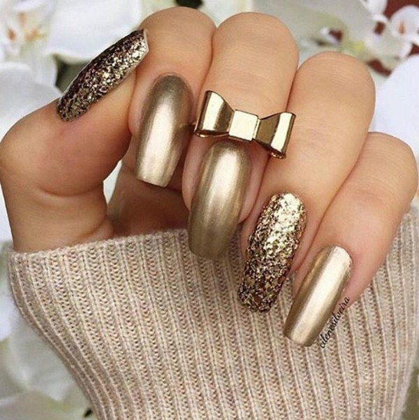 Manicure cermin yang menggembirakan 2024-2025: gambar, idea manicure cermin