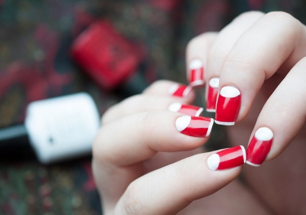 Manicure merah yang indah 2024-2025 - gambar, idea-idea manicure merah