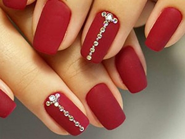 Manicure merah yang indah 2024-2025 - gambar, idea-idea manicure merah