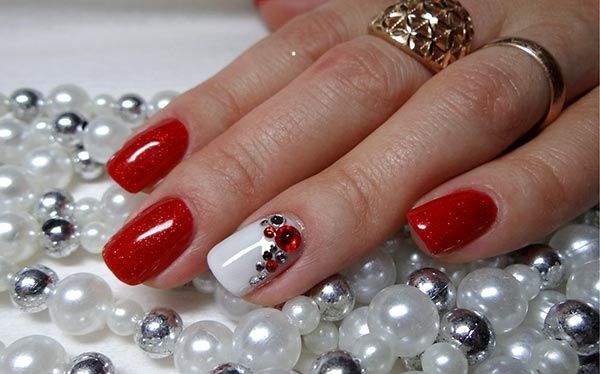 Manicure merah yang indah 2024-2025 - gambar, idea-idea manicure merah