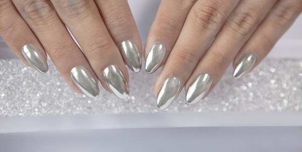 Manicure cermin yang menggembirakan 2024-2025: gambar, idea manicure cermin