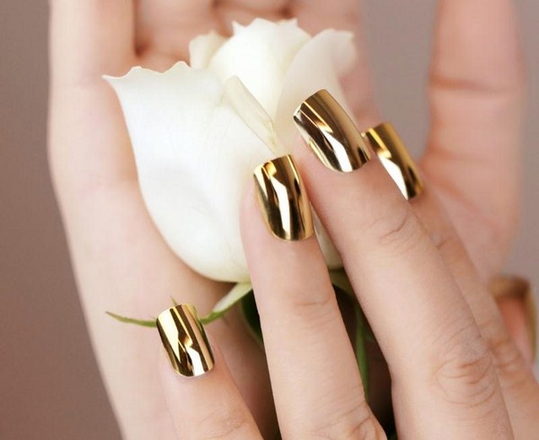 Manicure cermin yang menggembirakan 2024-2025: gambar, idea manicure cermin