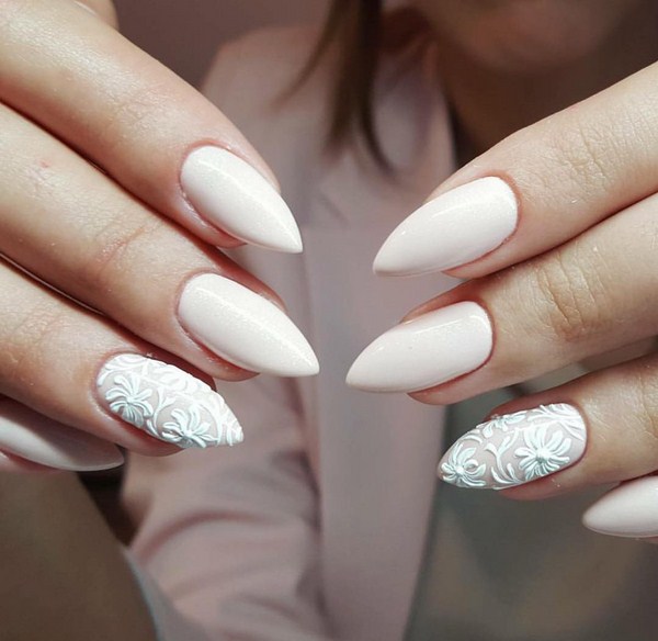 Manicure na ostre paznokcie 2024-2025: zdjęcia, pomysły, nowe przedmioty