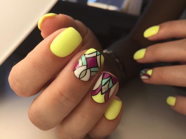 Manicure kuning asli 2024-2025 dalam gaya yang berbeza: perkara baru, idea, trend