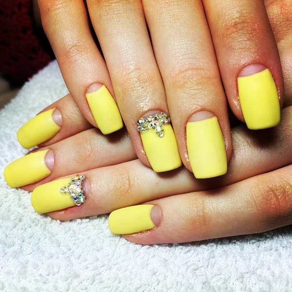 Manicure kuning asli 2024-2025 dalam gaya yang berbeza: perkara baru, idea, trend