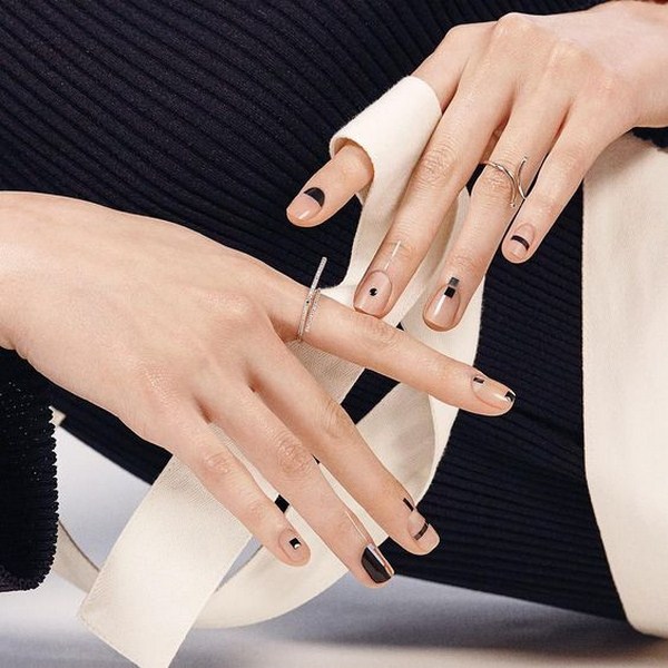 Manicure bergaya dalam gaya minimalism: idea terbaik untuk minicism manicure, trend, foto