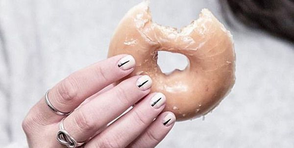 Manicure bergaya dalam gaya minimalism: idea terbaik untuk minicism manicure, trend, foto