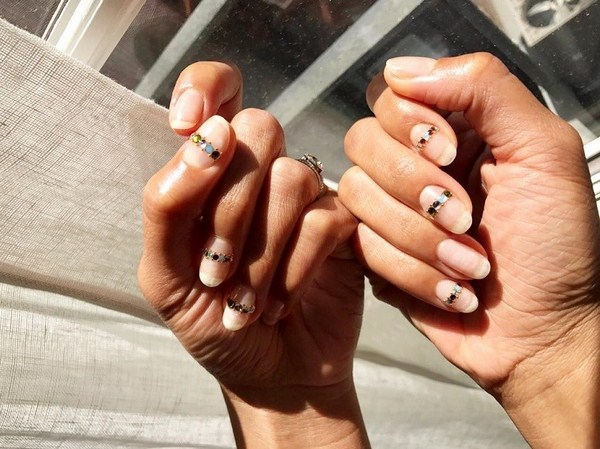 Manicure bergaya dalam gaya minimalism: idea terbaik untuk minicism manicure, trend, foto