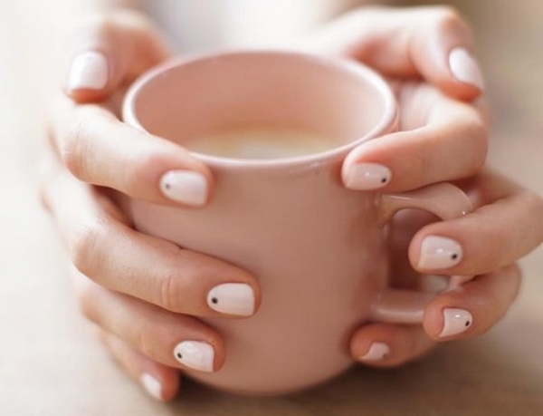 Manicure bergaya dalam gaya minimalism: idea terbaik untuk minicism manicure, trend, foto