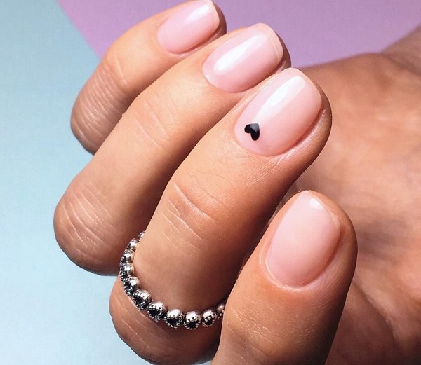 Manicure bergaya dalam gaya minimalism: idea terbaik untuk minicism manicure, trend, foto