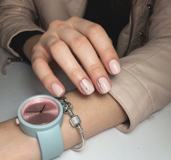 Manicure bergaya dalam gaya minimalism: idea terbaik untuk minicism manicure, trend, foto