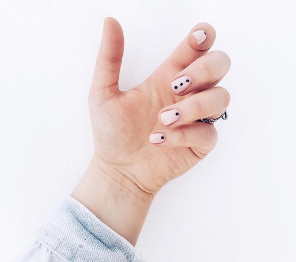 Manicure bergaya dalam gaya minimalism: idea terbaik untuk minicism manicure, trend, foto