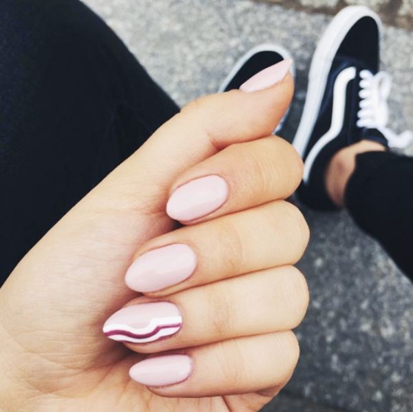 Manicure bergaya dalam gaya minimalism: idea terbaik untuk minicism manicure, trend, foto