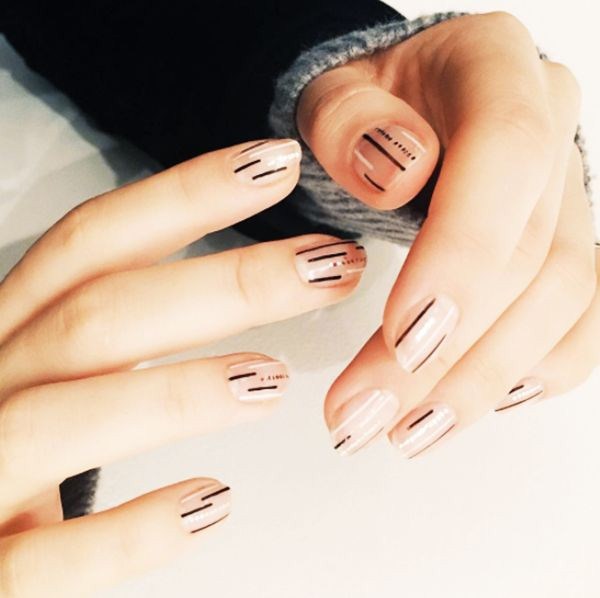 Manicure bergaya dalam gaya minimalism: idea terbaik untuk minicism manicure, trend, foto