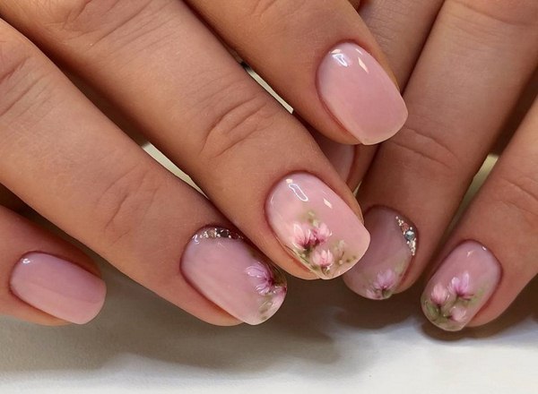 Wspaniały manicure kwiatowy 2024-2025: zdjęcia, pomysły manicure z kwiatami