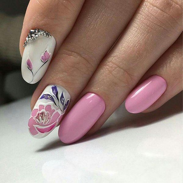 Wspaniały manicure kwiatowy 2024-2025: zdjęcia, pomysły manicure z kwiatami