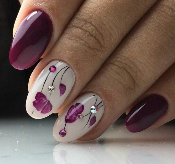 Wspaniały manicure kwiatowy 2024-2025: zdjęcia, pomysły manicure z kwiatami