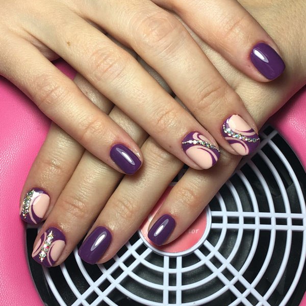 Manicure ungu yang lazat 2024-2025: idea, produk baru, trend - foto