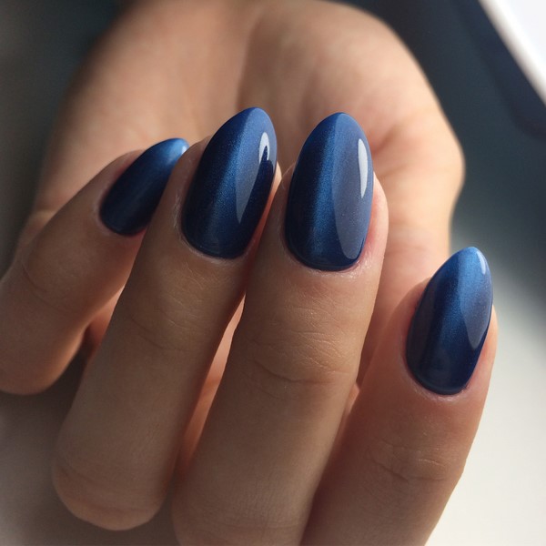 Manicure z tajemniczym kocim okiem 2024-2025: pomysły na paznokcie