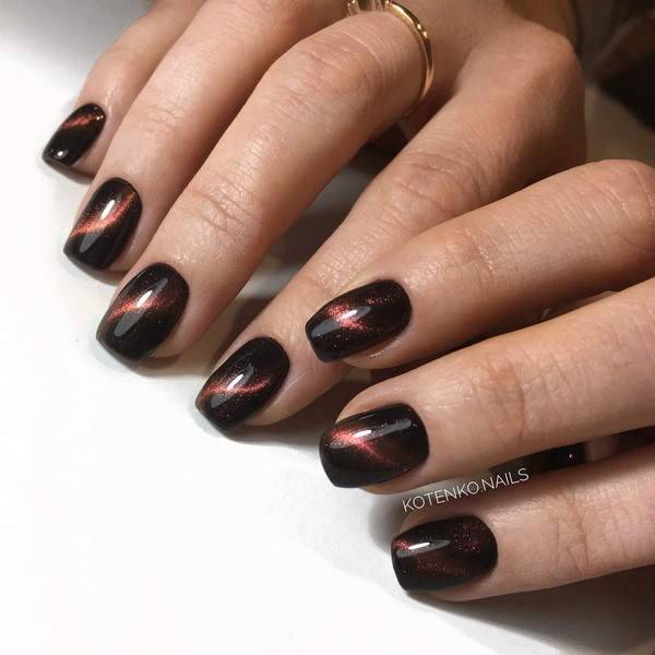 Manicure z tajemniczym kocim okiem 2024-2025: pomysły na paznokcie