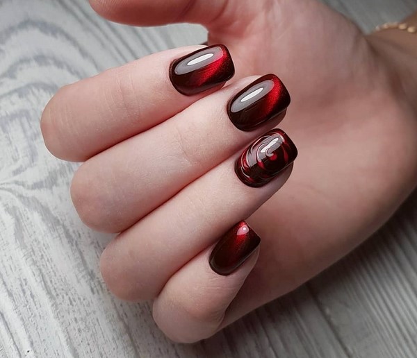 Manicure z tajemniczym kocim okiem 2024-2025: pomysły na paznokcie