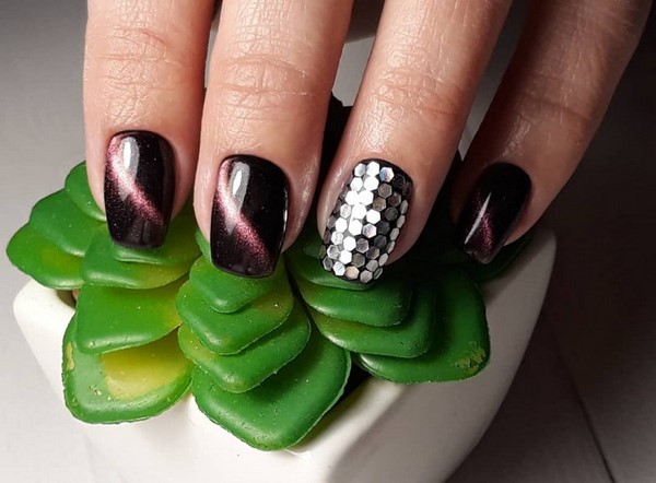 Manicure z tajemniczym kocim okiem 2024-2025: pomysły na paznokcie