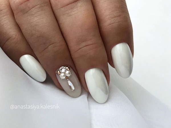 Musim sejuk manicure baru 2024-2025: TOP-10 trend seni kuku musim sejuk