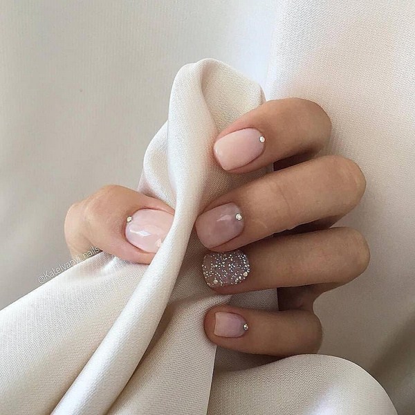 Trend manicure untuk kuku yang sangat kecil 2024-2025: berita fesyen dan trend reka bentuk