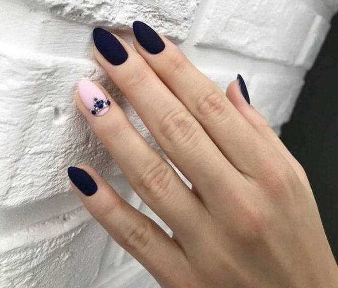 Manicure paling bergaya dengan rhinestones: idea hebat dan gambar berwarna musim 2024-2025