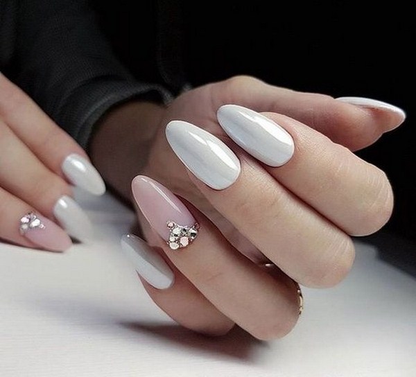 Manicure paling bergaya dengan rhinestones: idea hebat dan gambar berwarna musim 2024-2025