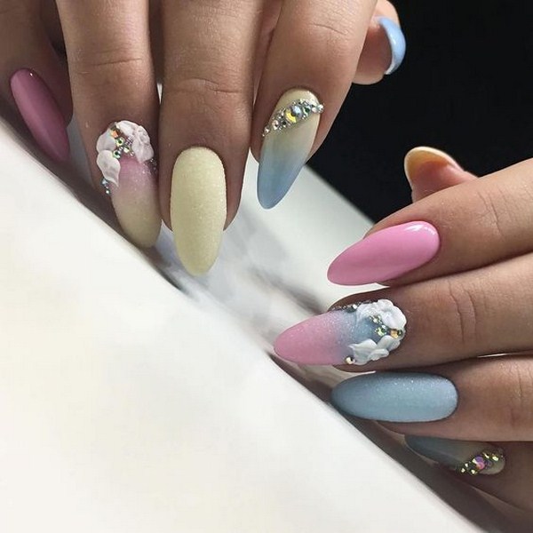 Manicure paling bergaya dengan rhinestones: idea hebat dan gambar berwarna musim 2024-2025