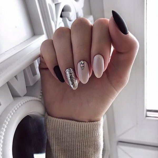 Manicure paling bergaya dengan rhinestones: idea hebat dan gambar berwarna musim 2024-2025