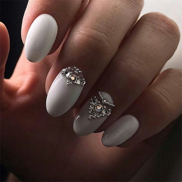 Manicure paling bergaya dengan rhinestones: idea hebat dan gambar berwarna musim 2024-2025