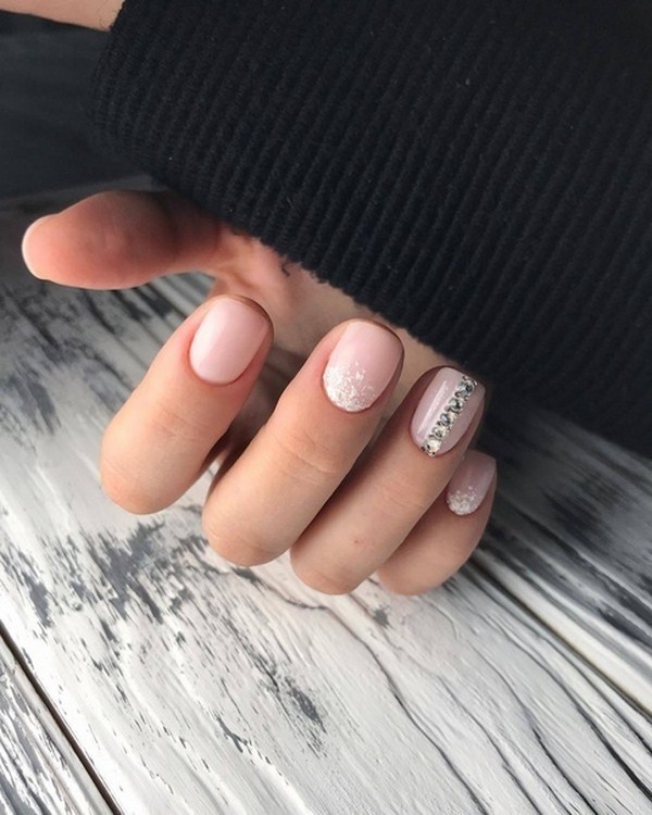 Manicure paling bergaya dengan rhinestones: idea hebat dan gambar berwarna musim 2024-2025