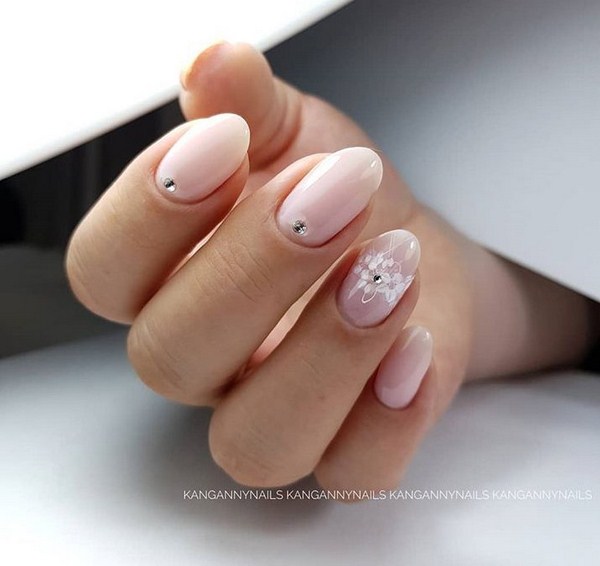 Manicure paling bergaya dengan rhinestones: idea hebat dan gambar berwarna musim 2024-2025