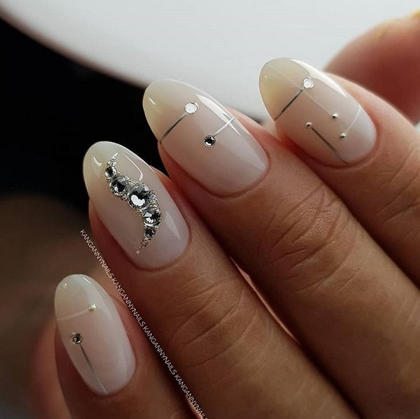 Manicure paling bergaya dengan rhinestones: idea hebat dan gambar berwarna musim 2024-2025