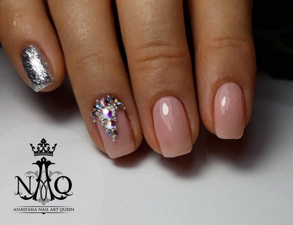 Manicure paling bergaya dengan rhinestones: idea hebat dan gambar berwarna musim 2024-2025