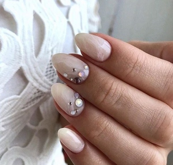 Manicure paling bergaya dengan rhinestones: idea hebat dan gambar berwarna musim 2024-2025