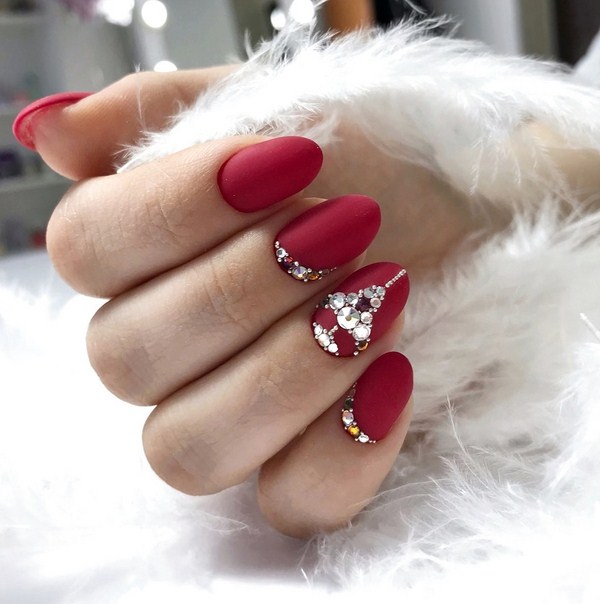 Manicure paling bergaya dengan rhinestones: idea hebat dan gambar berwarna musim 2024-2025