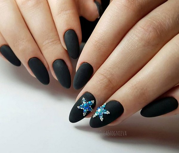 Manicure paling bergaya dengan rhinestones: idea hebat dan gambar berwarna musim 2024-2025