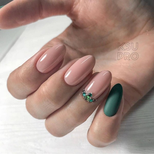 Manicure paling bergaya dengan rhinestones: idea hebat dan gambar berwarna musim 2024-2025