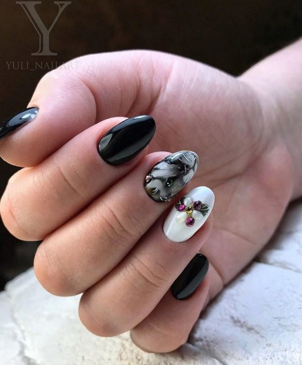 Manicure paling bergaya dengan rhinestones: idea hebat dan gambar berwarna musim 2024-2025