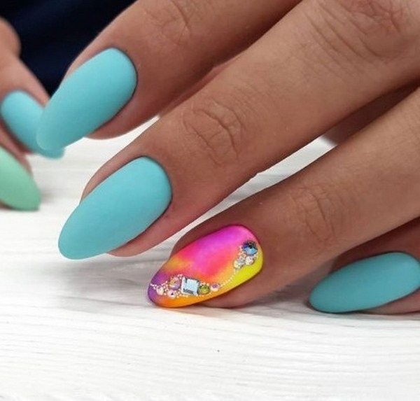 Manicure paling bergaya dengan rhinestones: idea hebat dan gambar berwarna musim 2024-2025