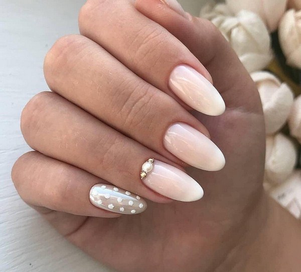 Manicure paling bergaya dengan rhinestones: idea hebat dan gambar berwarna musim 2024-2025